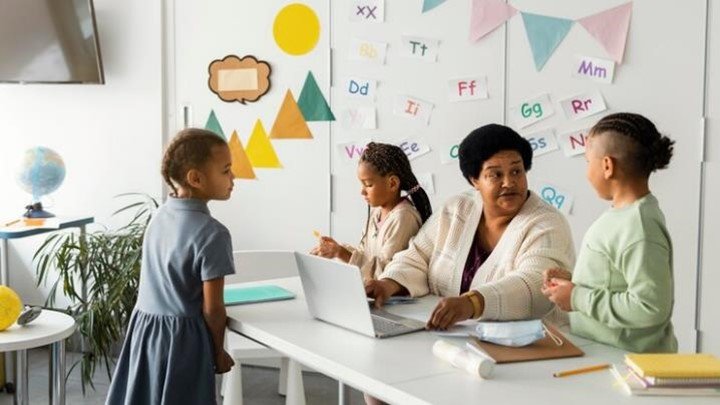 Why Smart Classrooms Are Becoming the New Standard in Schools
