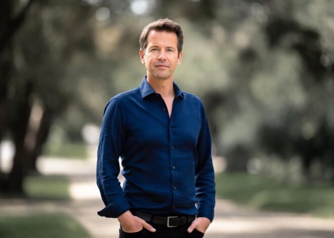 Jeroen Dik: The Dutch Artist Merging Classic Beauty with Modern Ideas